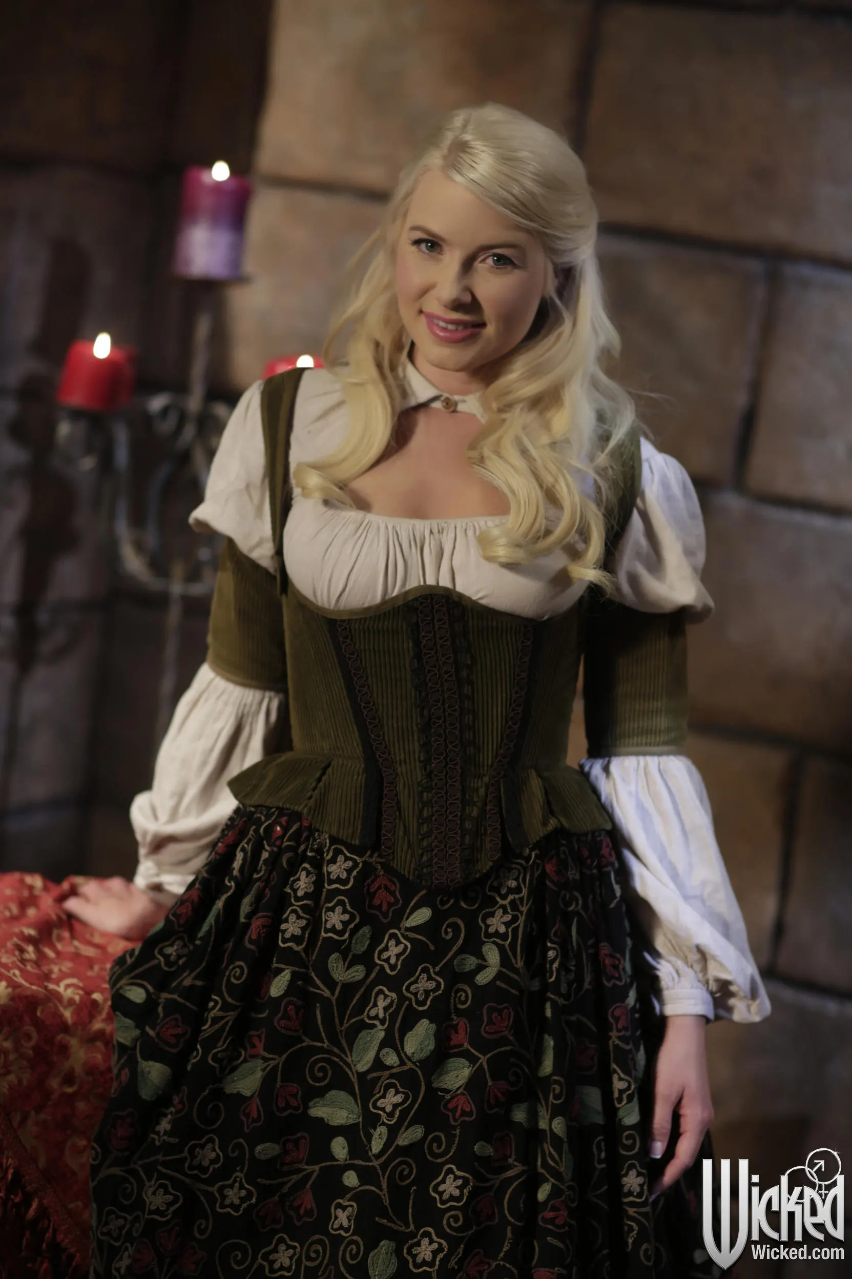 Anikka Albrite - La bella durmiente xxx: una parodia de Axel Braun escena 3 | Picture (3)