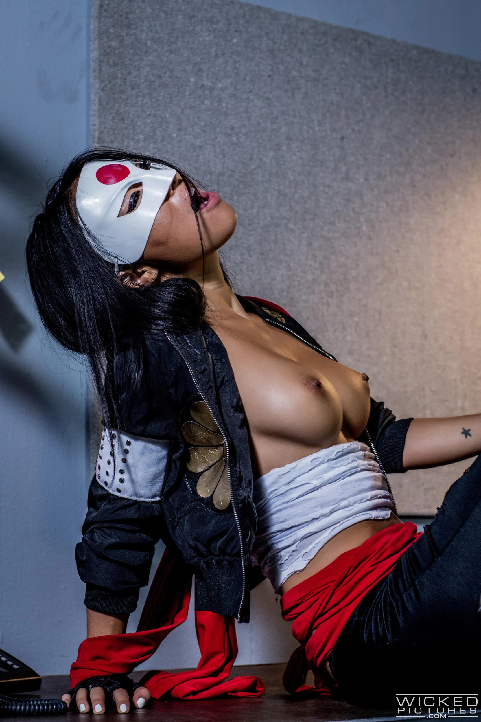 Asa Akira - Suicide Squad XXX: An Axel Braun Parody Scene 4 | Picture (26)